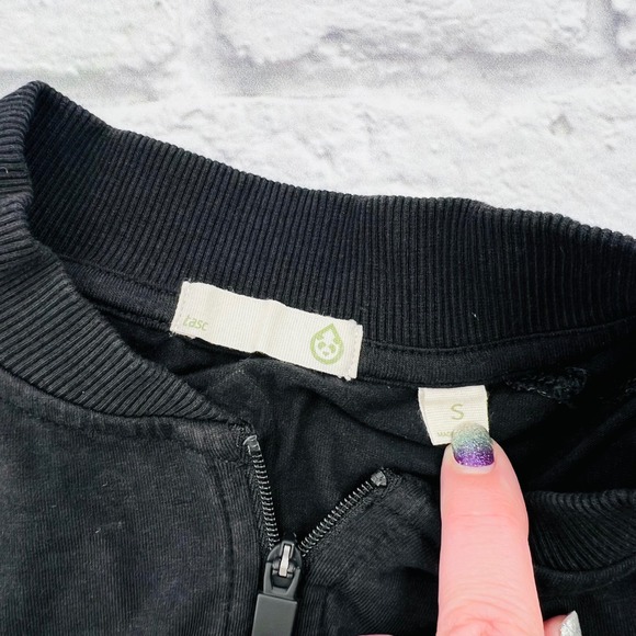 Tasc Lightweight Zip Up Jacket Womens Small Black Palmetto Bluff Logo - Picture 3 of 10